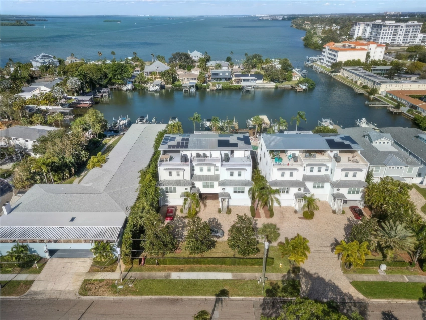 Clearwater FLs waterfront town homes