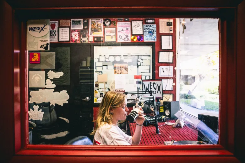 students at St. Pete’s Eckerd College keep rebellious radio alive